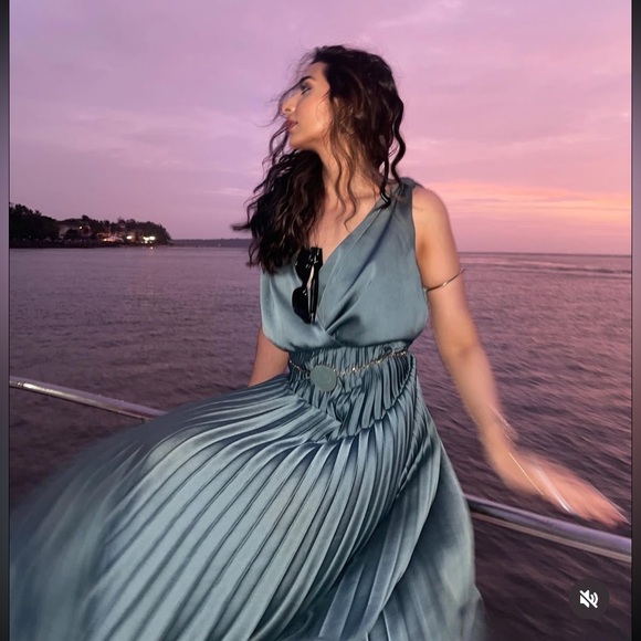 Zara Dresses & Skirts - 🆕(NWT) ZARA Bloggers Fav Pleated Midi Dress with Belt. XS. Color: Blue Steel